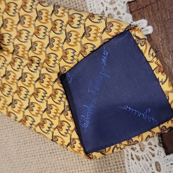 Authentic Salvatore Ferragamo silk necktie - Picture 4 of 8